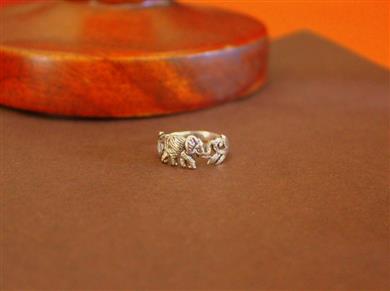 Elephant in woods Ring