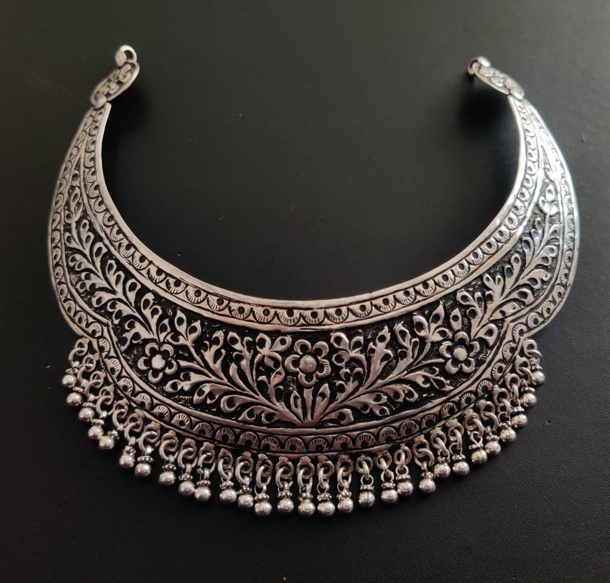 Chitai Work Choker Necklace