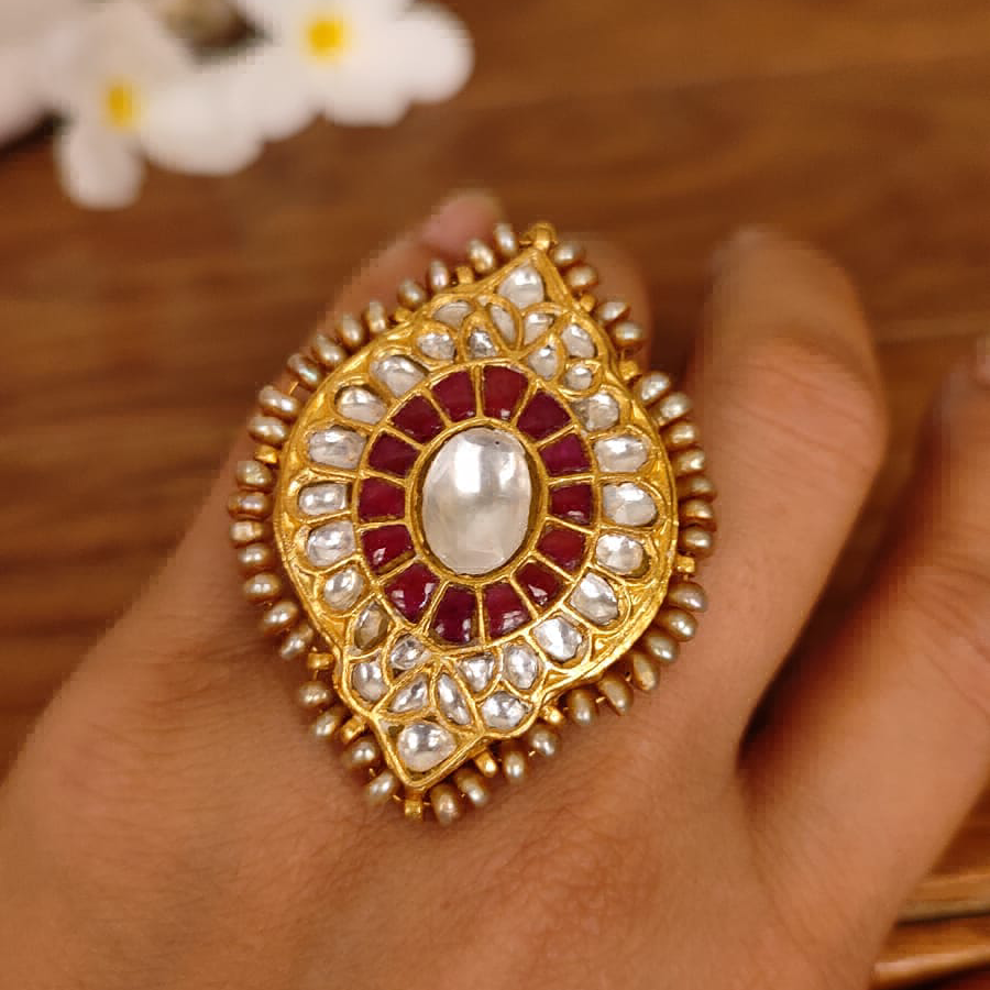 Vintage 22 Karat Gold And Kundan Glass Floral Ring