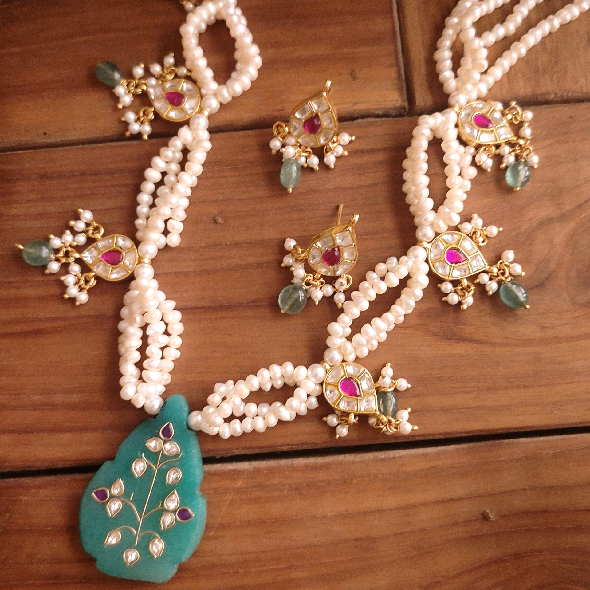 Gharan Pearl Necklace Set