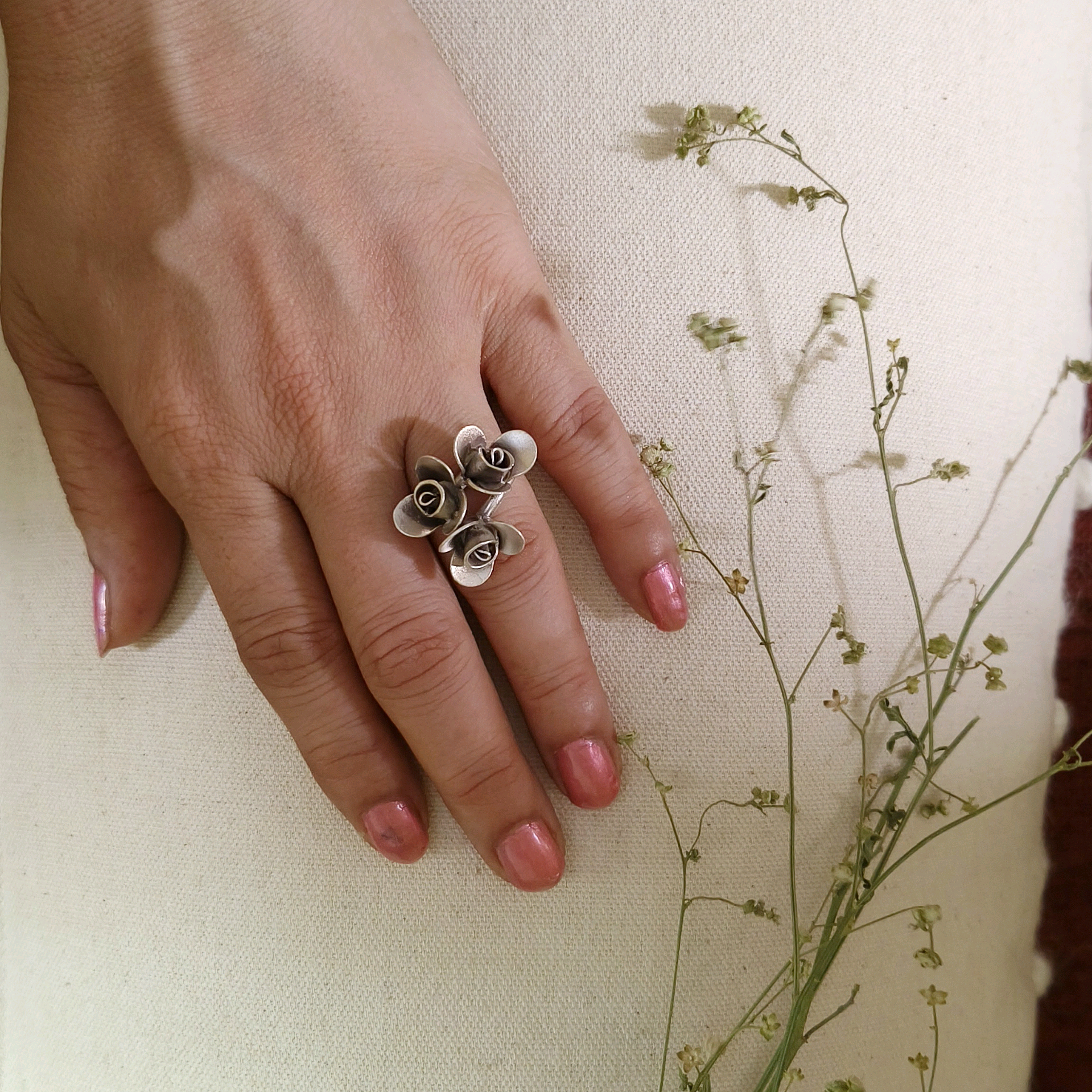 3 rose buds silver ring