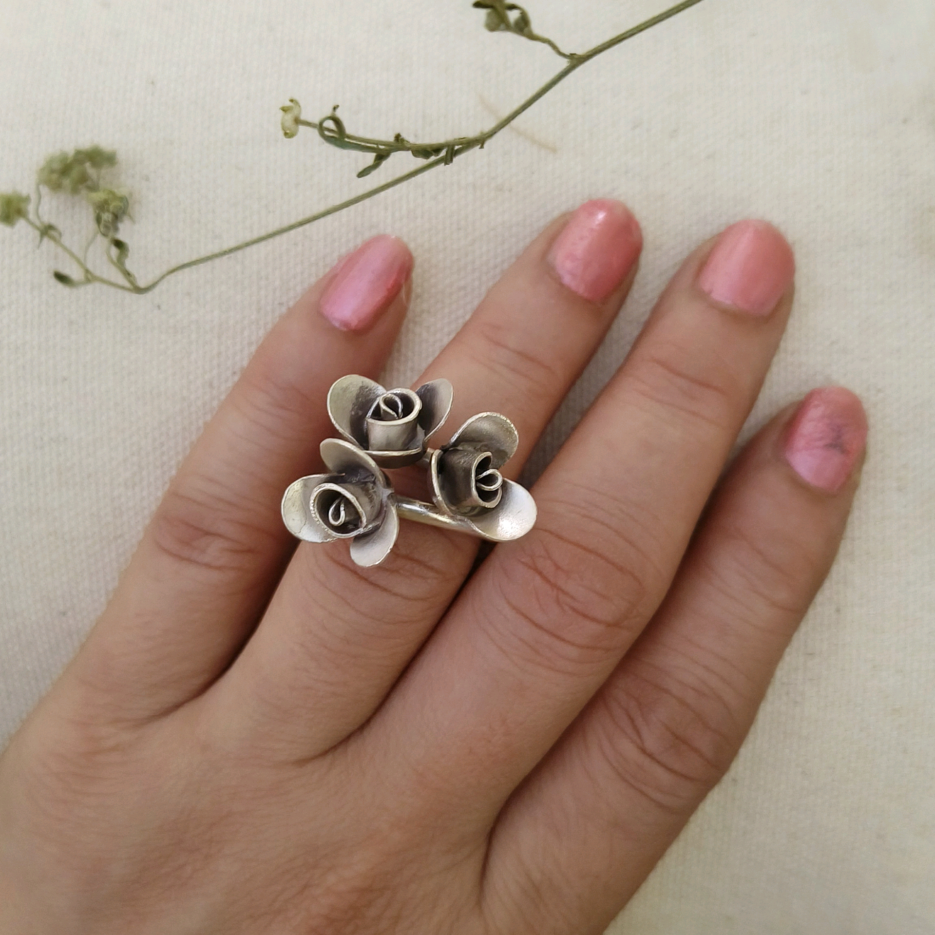 3 rose buds silver ring