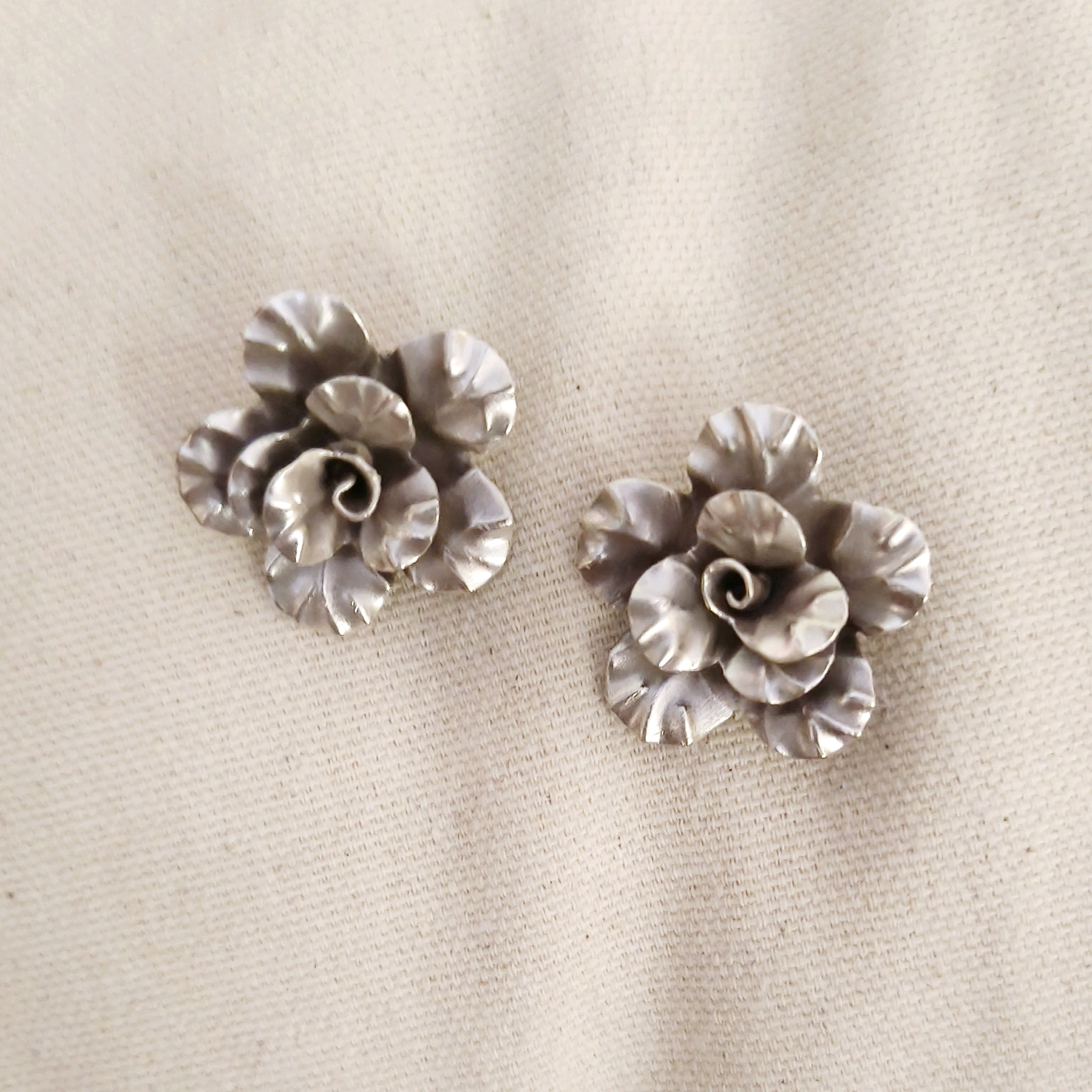 Rose Studs in silver