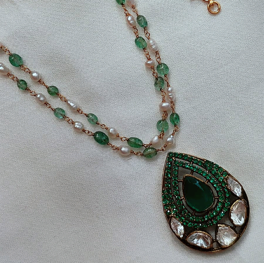 Two Layer Emerald And Pearl Chain 