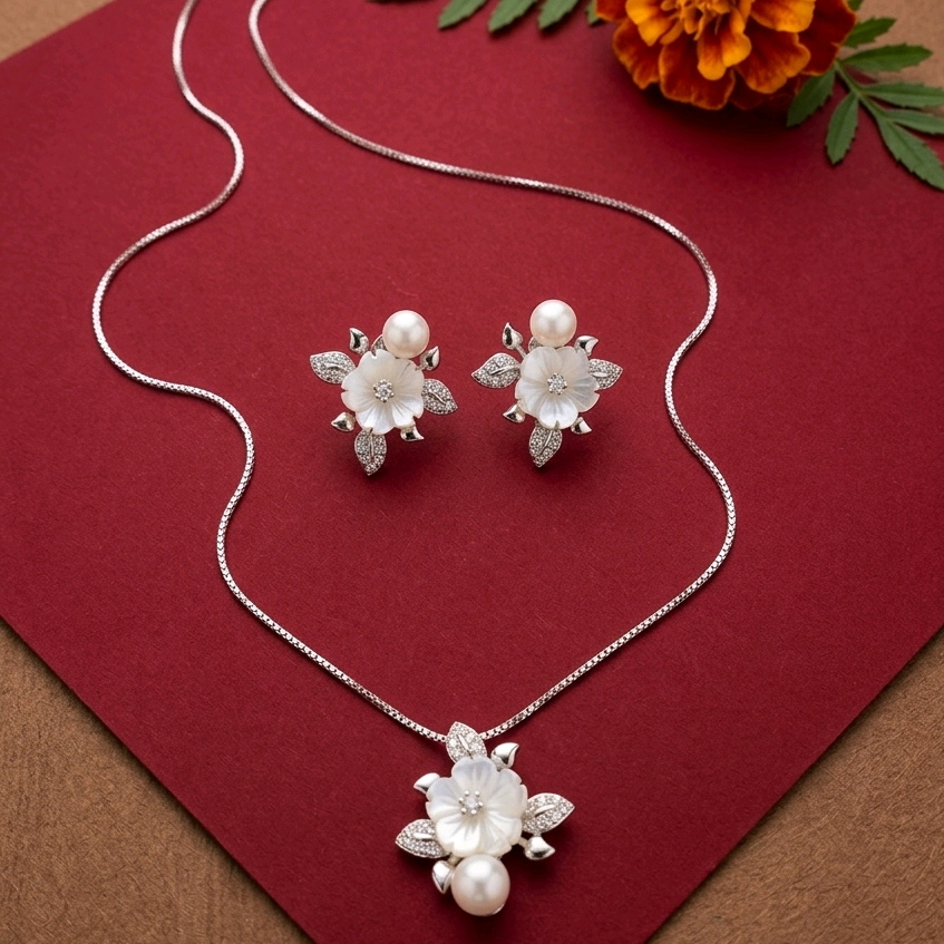 Mother of Pearl Pendant Set in Silver 
