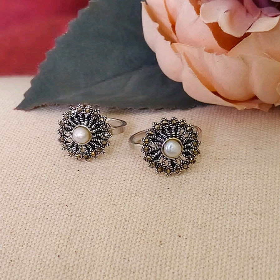 Marcasite Flower Shape Toe Ring 