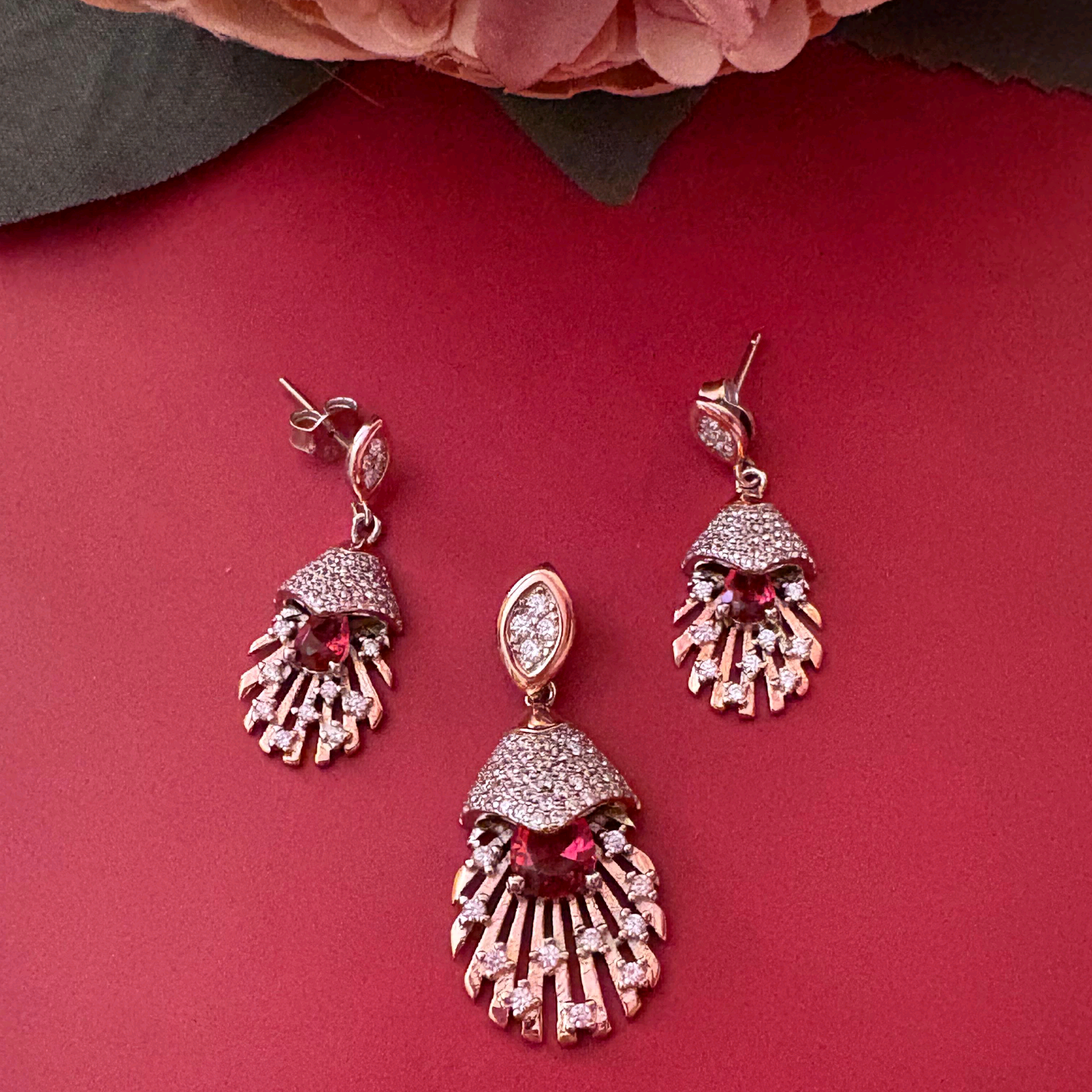 Beautiful Duel Tone Pendant Set 