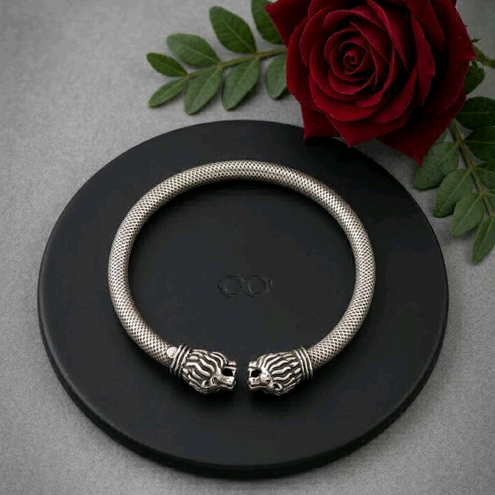 Treditional Silver Lion Kada