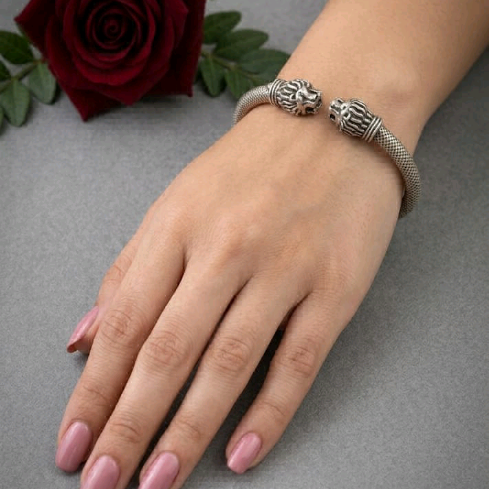 Treditional Silver Lion Kada