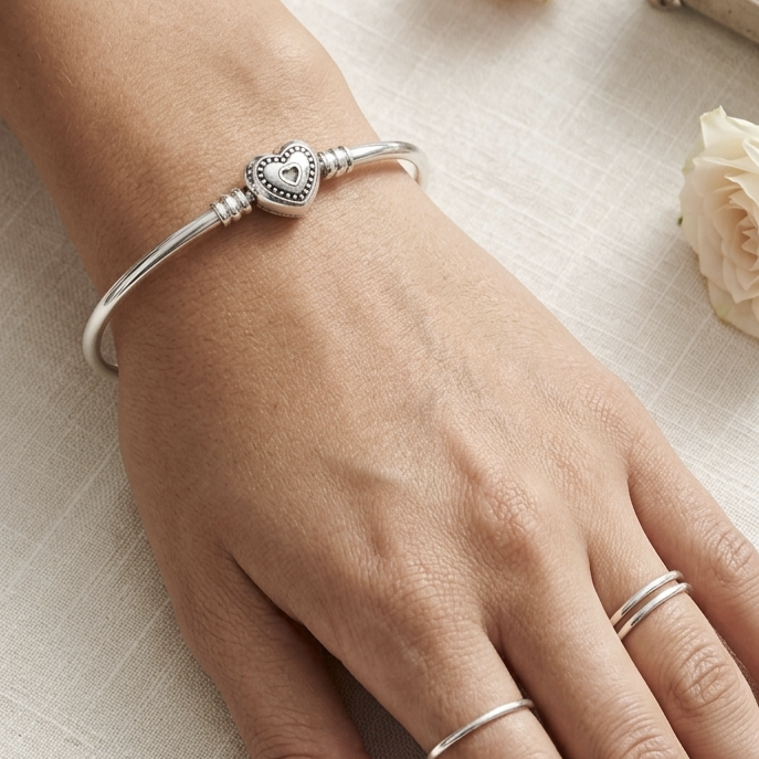 Pandora Moments Heart Clasp Bangle 