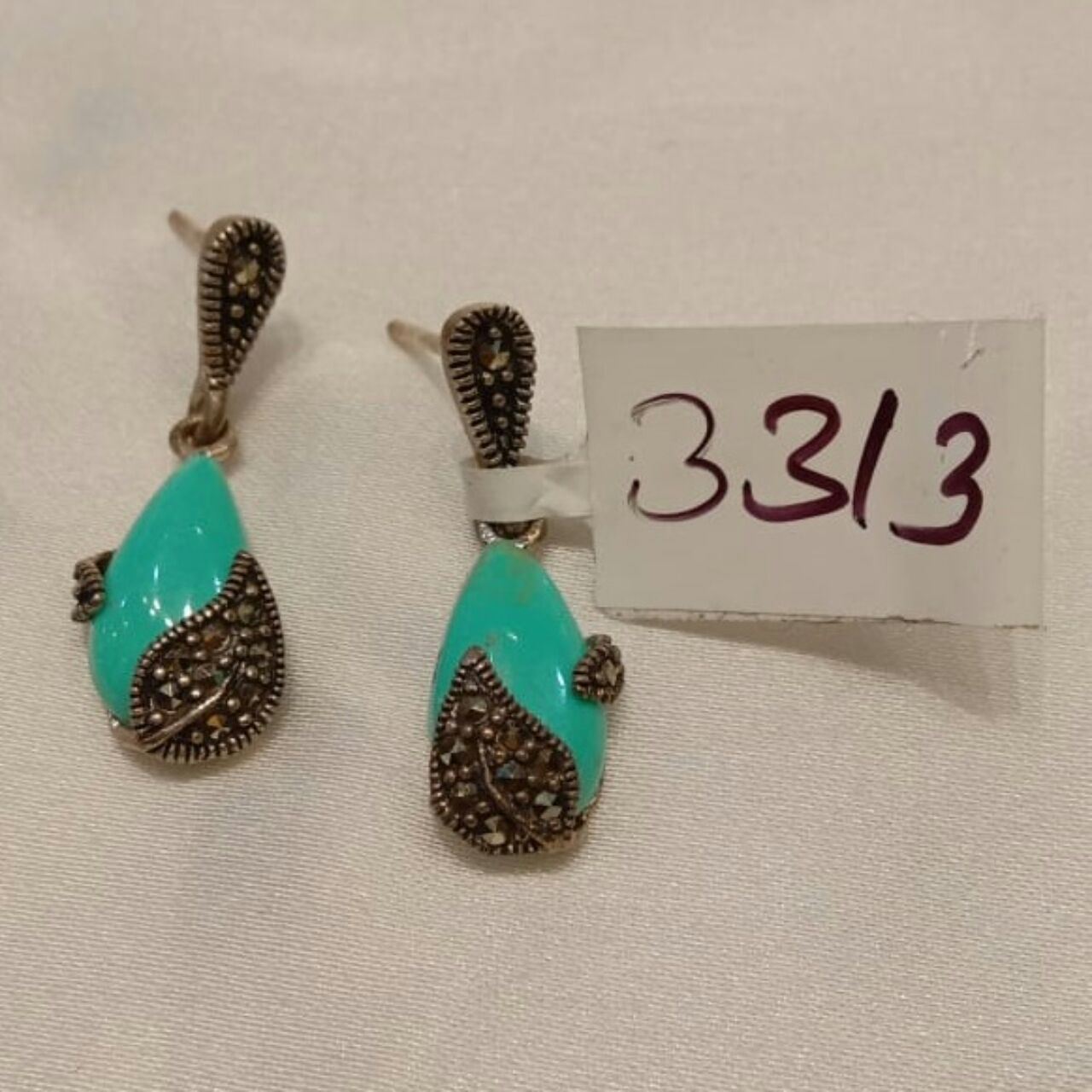 iconic oxydiesed earring