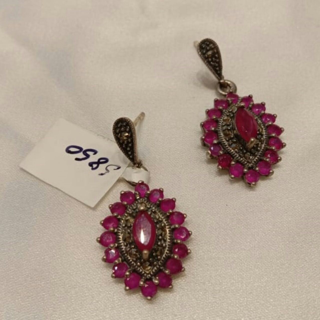 iconic oxydiesed earring