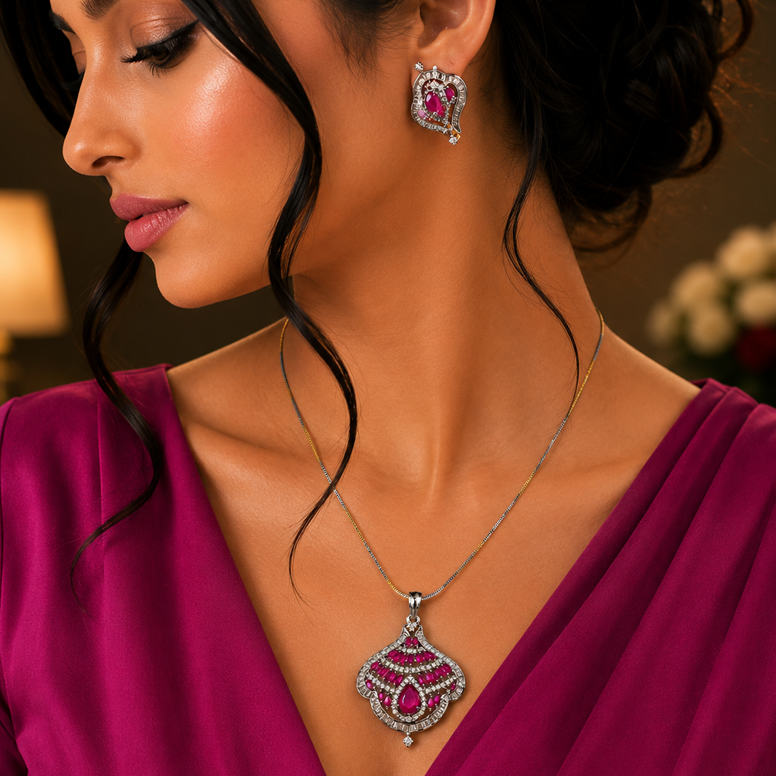 Iconic Pendant Set