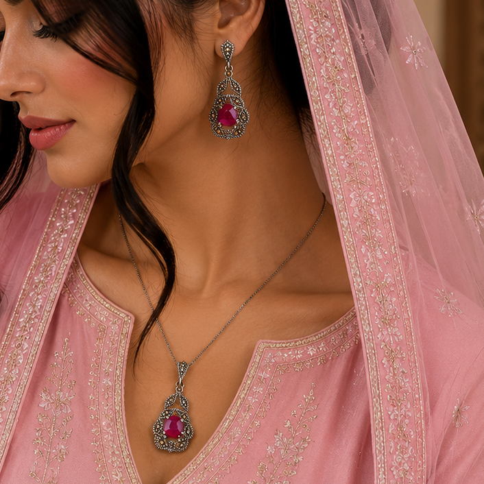 Iconic Pendant Set