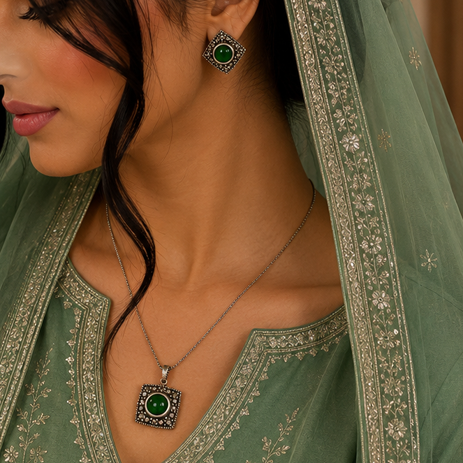 Iconic Pendant Set