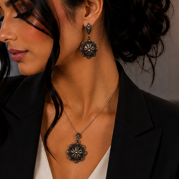 Iconic Pendant Set