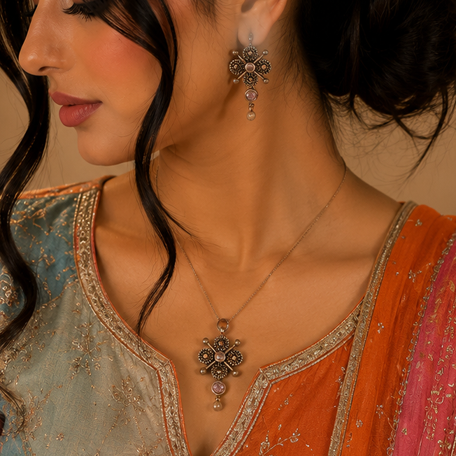 Iconic Pendant Set