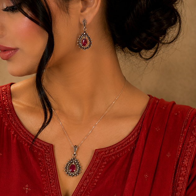 Iconic Pendant Set