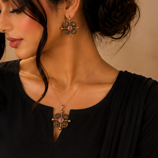 Iconic Pendant Set