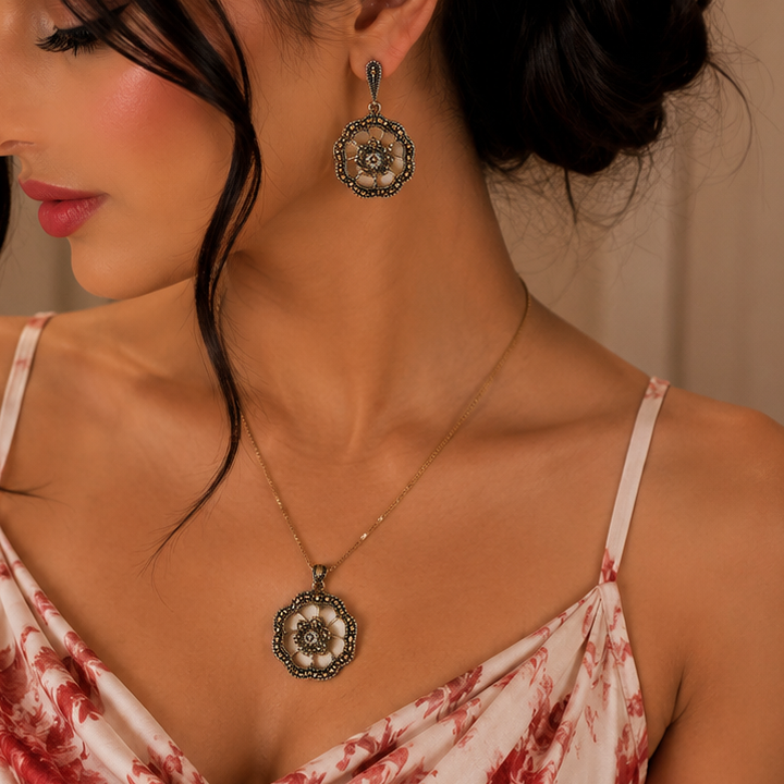 Iconic Pendant Set