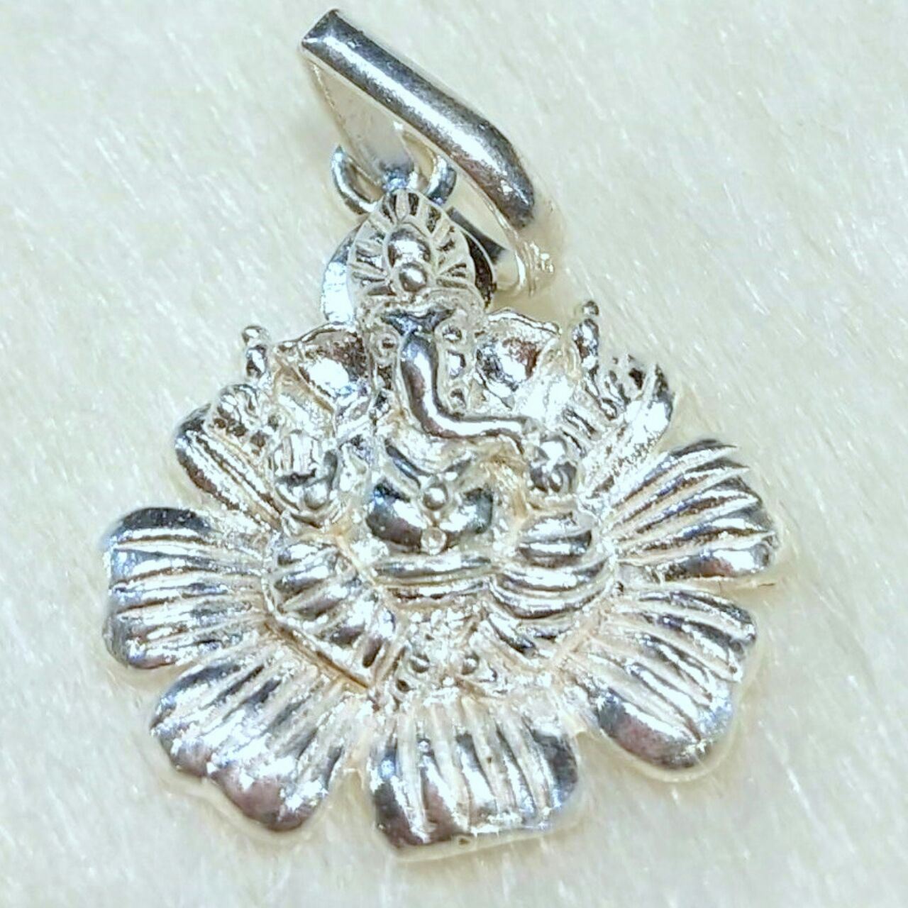 pendent set