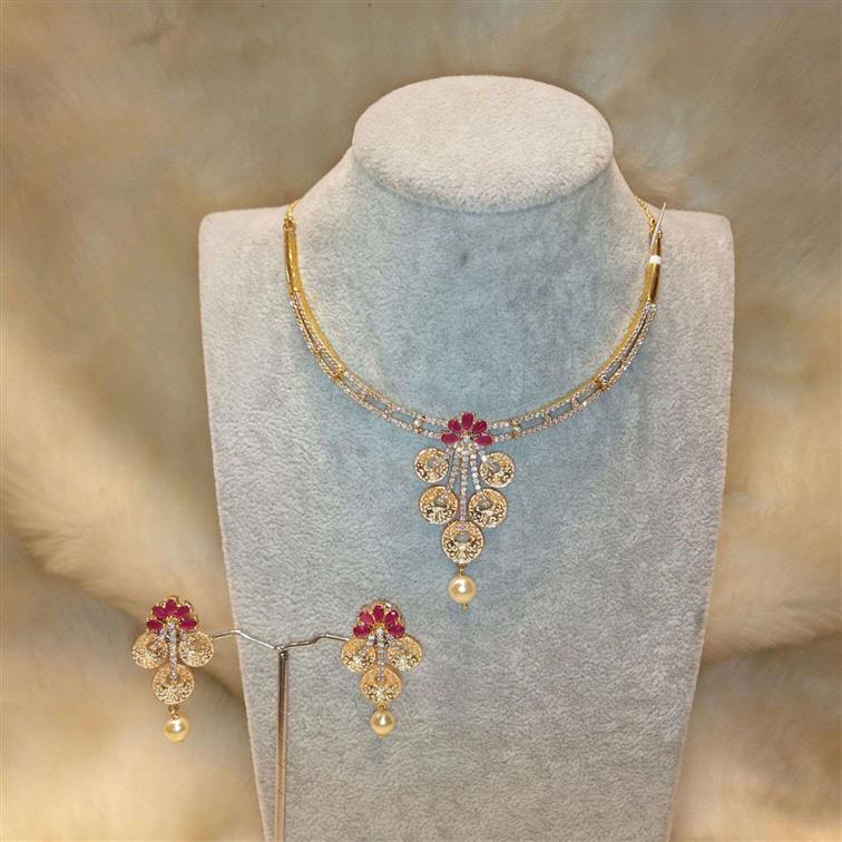 Iconic Daimond Looks Necklace Set