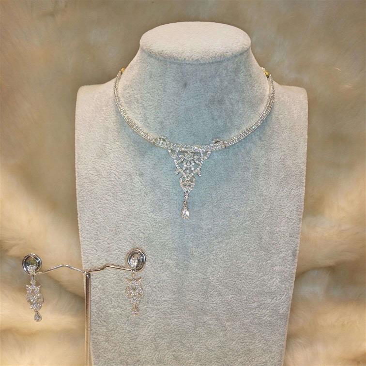 Iconic Daimond Look Necklace Set