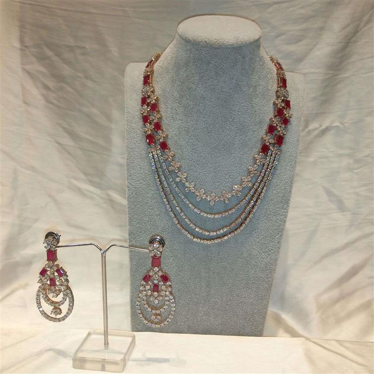Iconic Daimond Looks Necklace Set