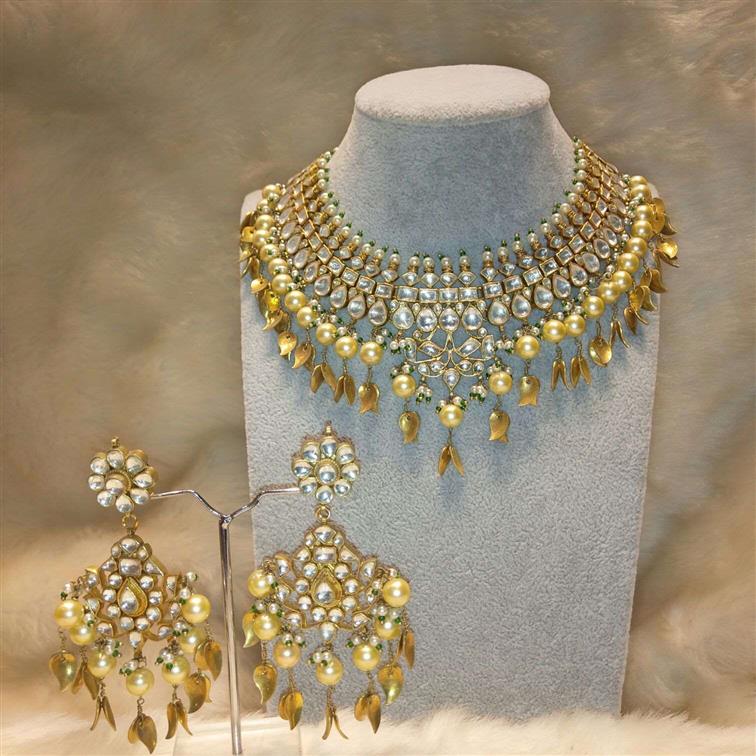 Iconic Golden Look Heavy Necklace Set