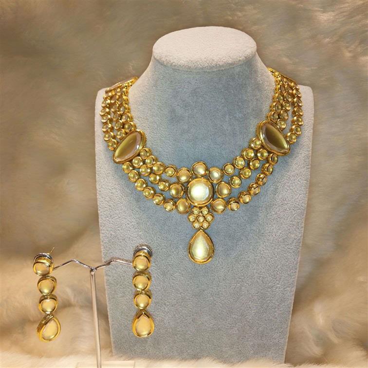 Iconic Golden Look Heavy Necklace Set