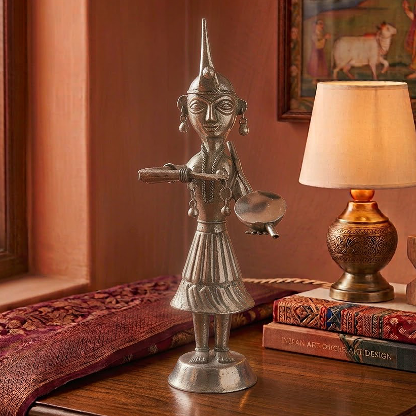 Iconic Dancing Dolls