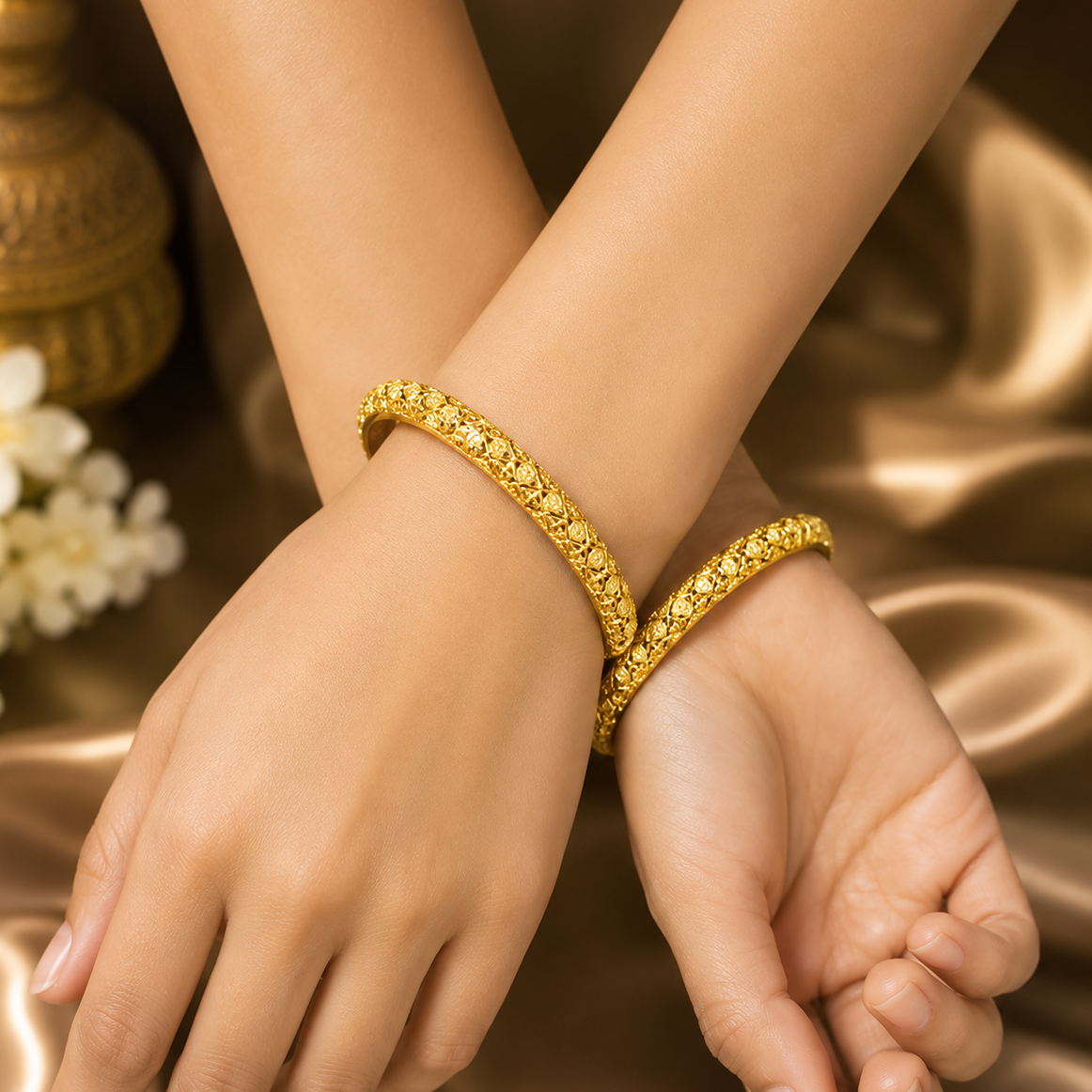 Iconic Gold Look Bangles