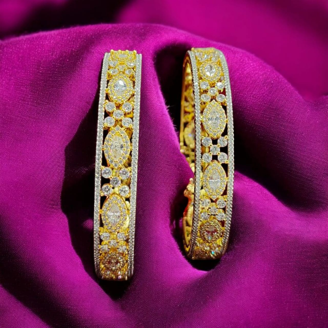 ICONIC BANGLE 