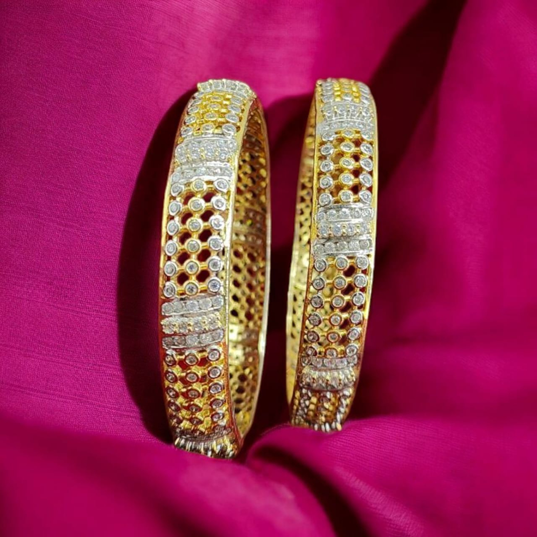 ICONIC BANGLE 
