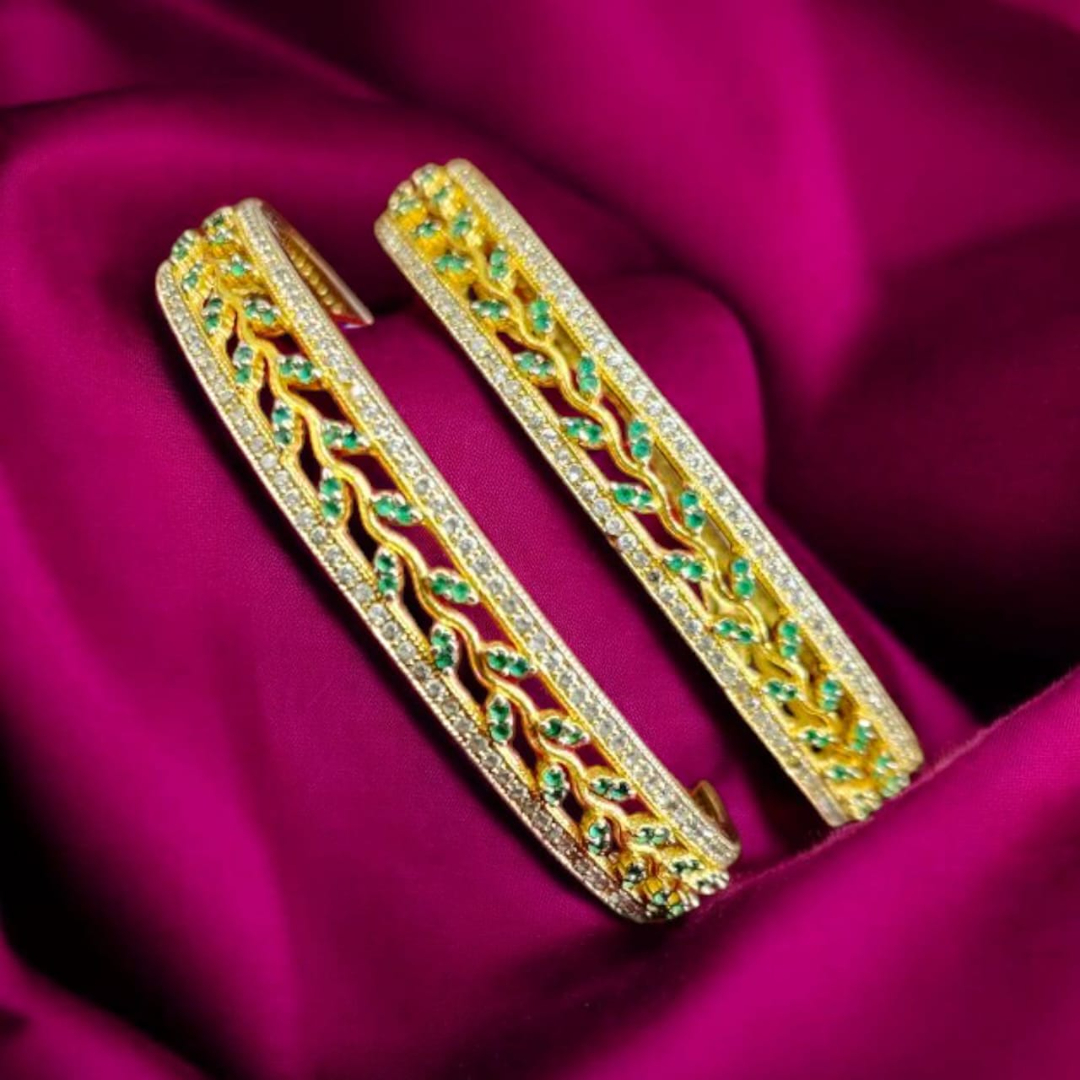 ICONIC BANGLE 