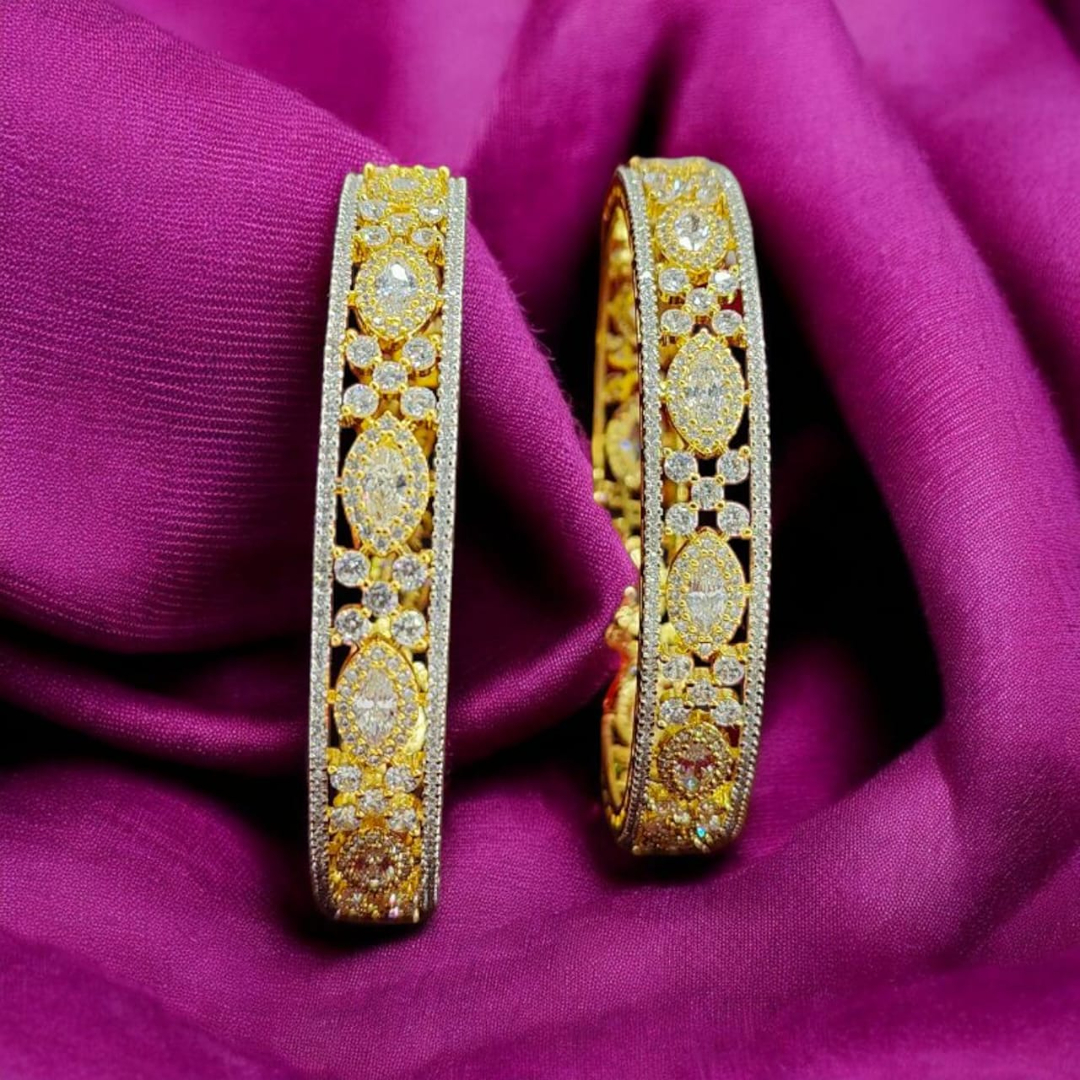 ICONIC BANGLE 